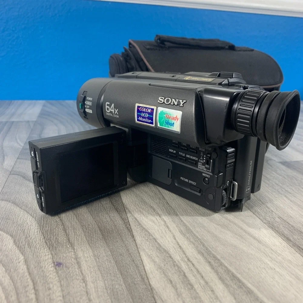 Sony Handycam CCD-TRV215 Vision Video 8 XR Camcorder + Battery Tested & Works